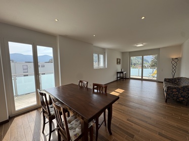 Caslano – Ultimo piano con vista e doppi terrazzi, a due passi dal lago
