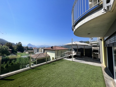 CADRO – ELEGANTE RESIDENZA CON GIARDINO PRIVATO, GARAGE DOPPIO E VISTA PANORAMICA